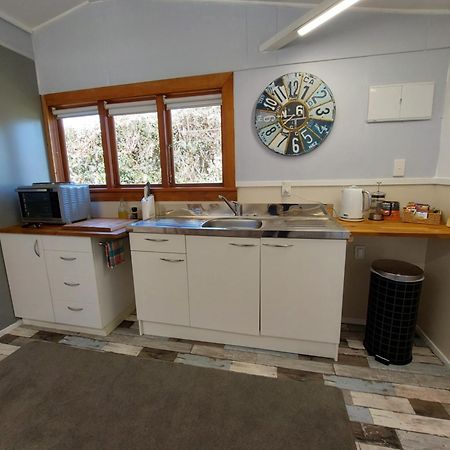 4 Palms Cottage Coromandel Town Exterior photo
